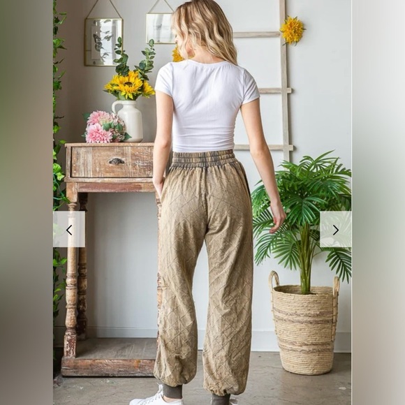 Oli & Hali boutique quilted joggers - Picture 3 of 7